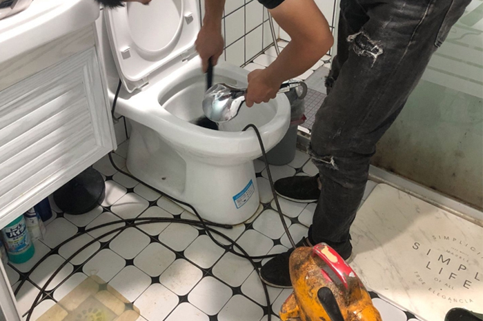 南昌县马桶堵塞自己疏通还是找师傅?专业上门服务让你省时更省心